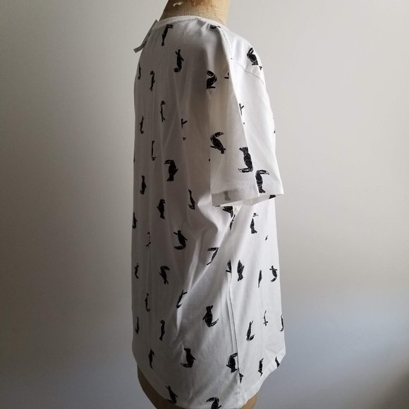 2/$15: Old Navy Parrot Print Tee - Picture 3 of 6